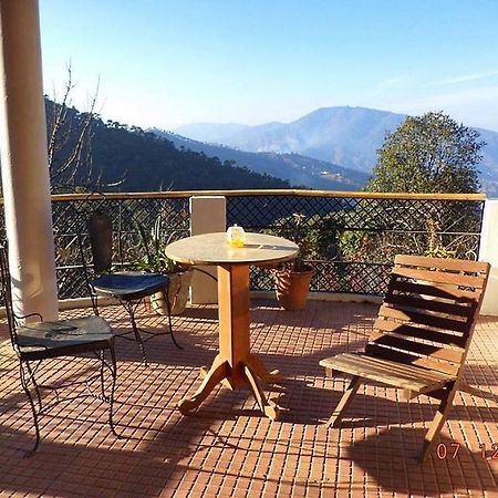 Veselka Resort Mukteshwar Kültér fotó